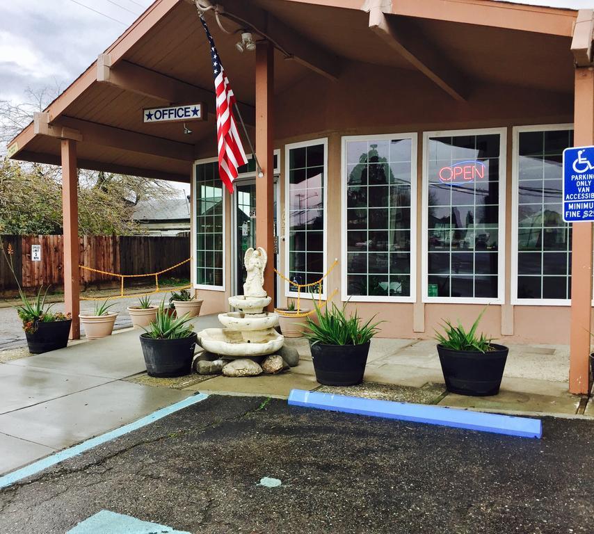 Maple Inn And Suites Los Banos Exterior foto