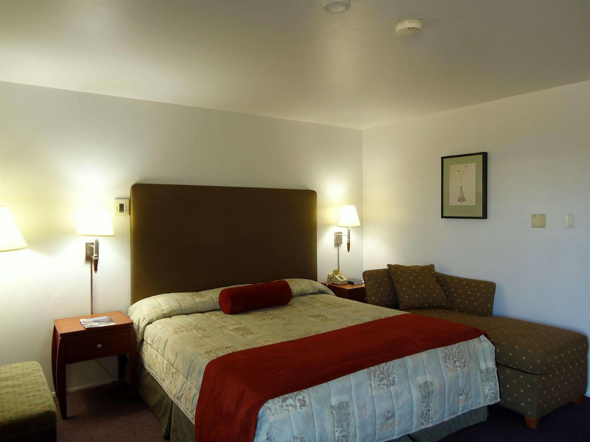 Maple Inn And Suites Los Banos Exterior foto